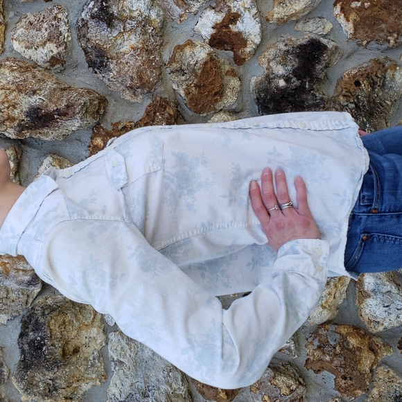 American Eagle Outfitters faded blue Floral button down - Picture 2 of 14